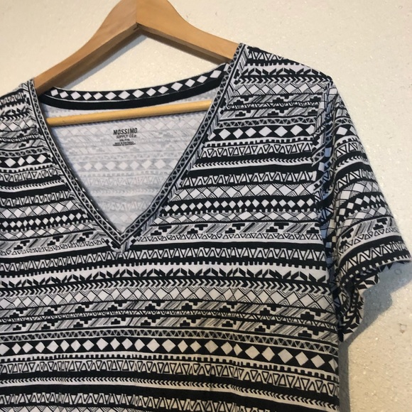 Geometric Print V-Neck Top - XXL - Picture 3 of 4